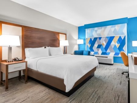 Holiday Inn Express & Suites